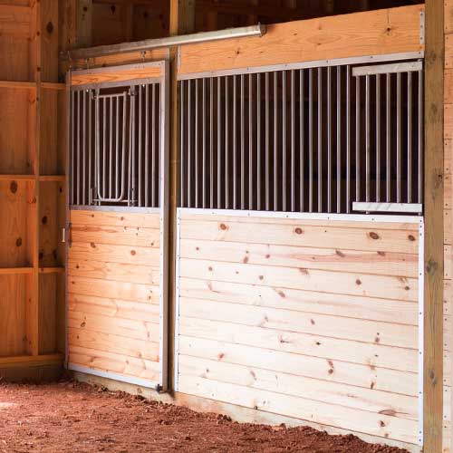 Essex Stall Front with V-Door & Feed Door | RAMM Horse Fencing & Stalls